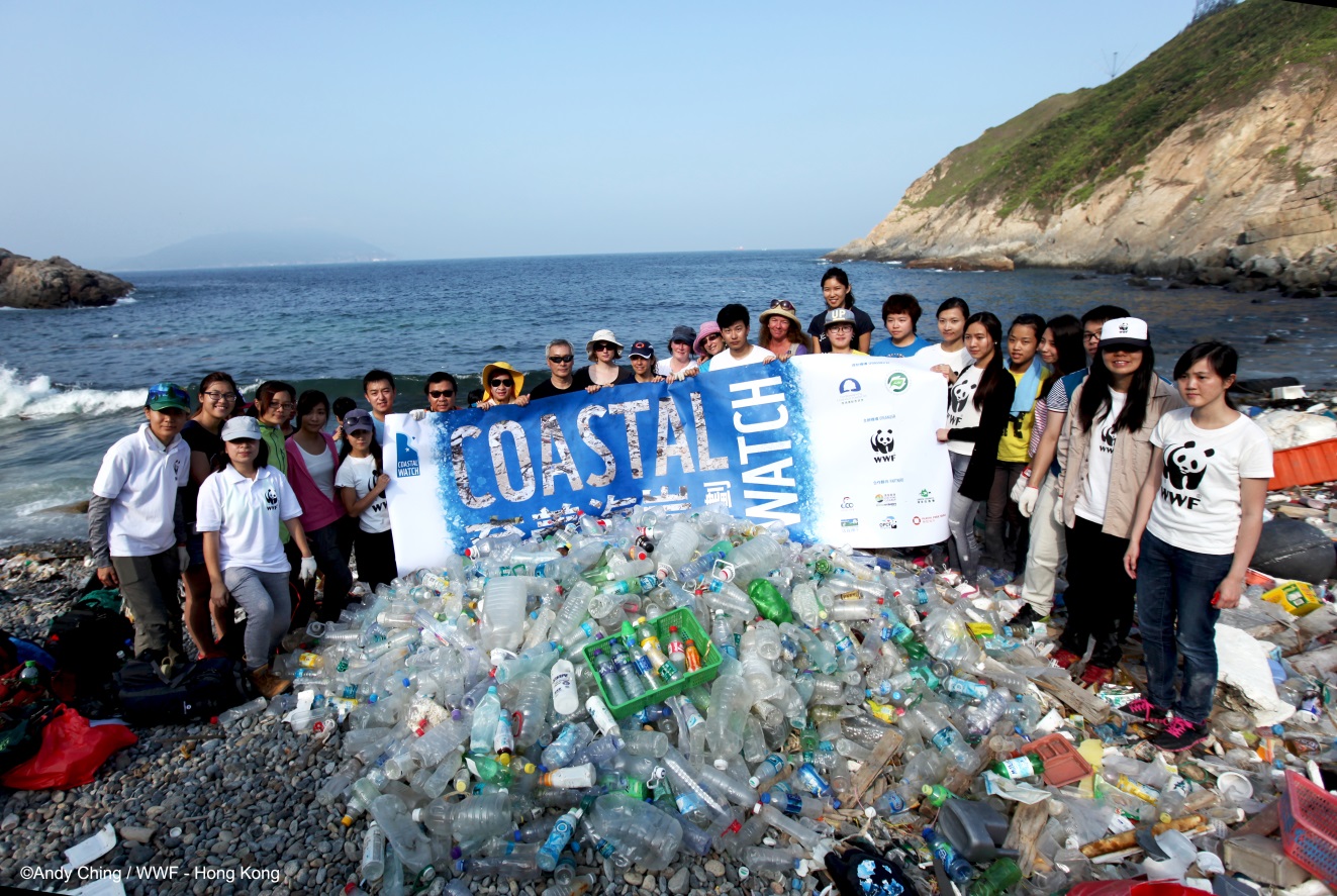 「育養海岸」團隊與義工進行海岸清潔工作