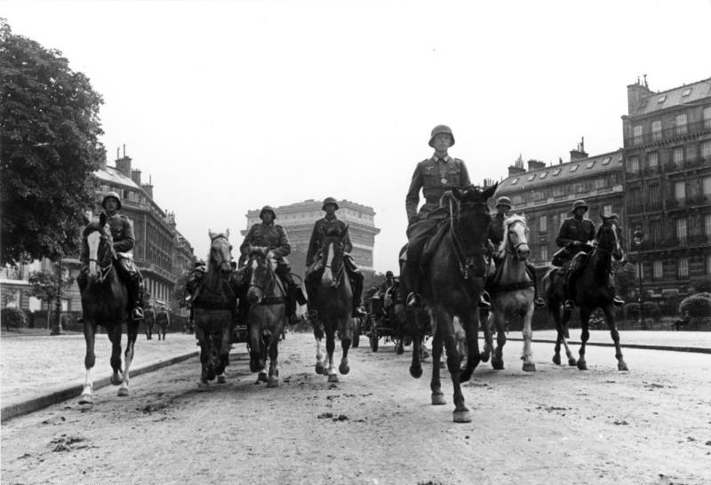 法國戰役結束後，納粹德軍在巴黎進行勝利遊行，攝於1940年6月