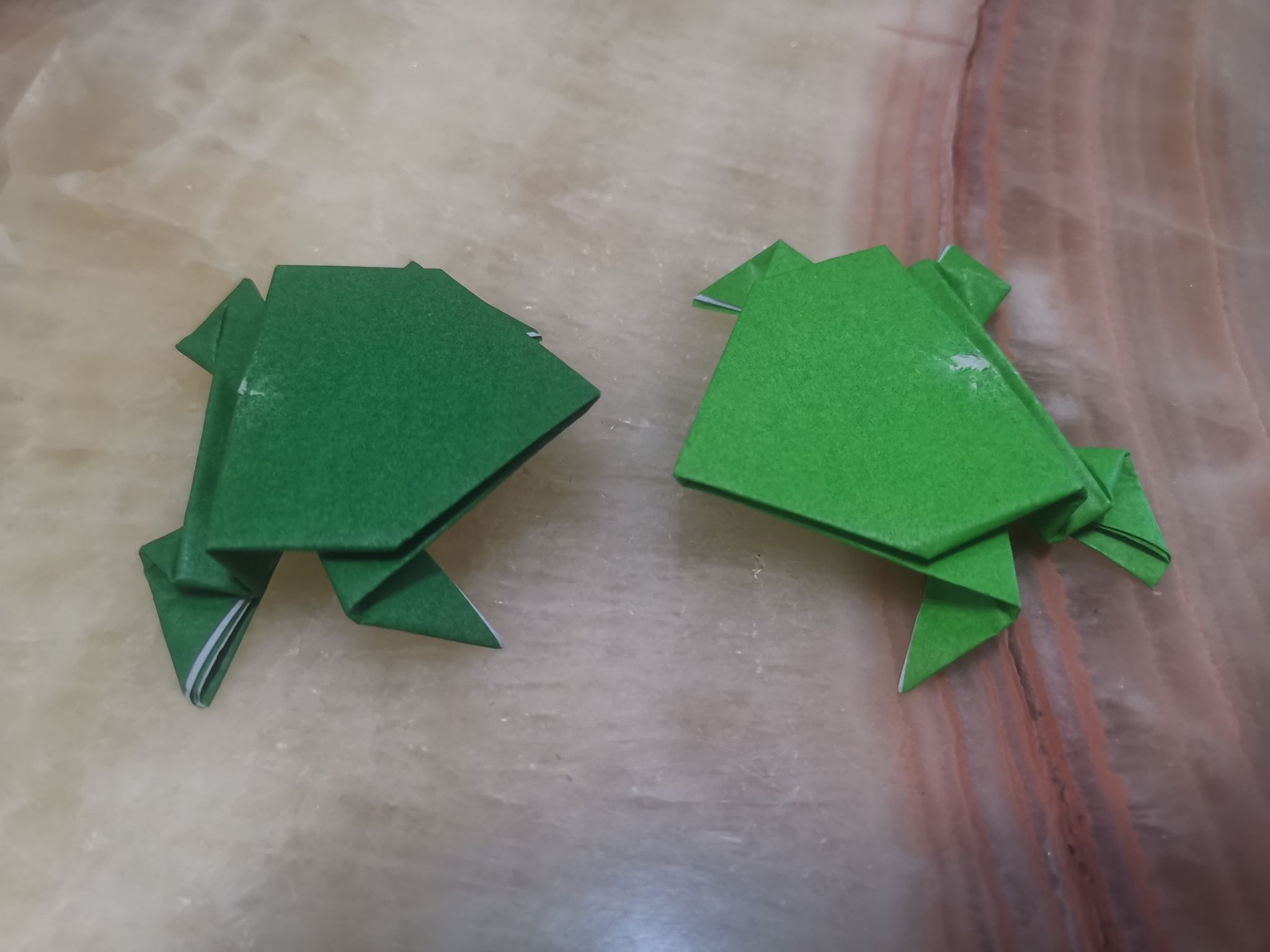 創作天地 摺紙青蛙彈跳比賽